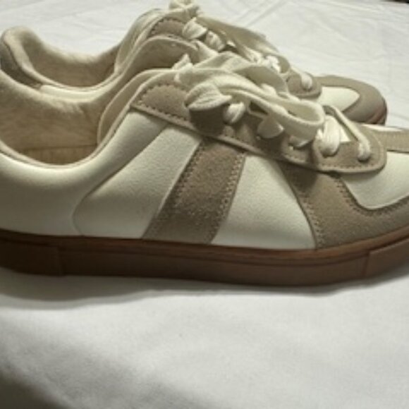 Women's Bailey lace up sneaker size 8.5 - Picture 4 of 7